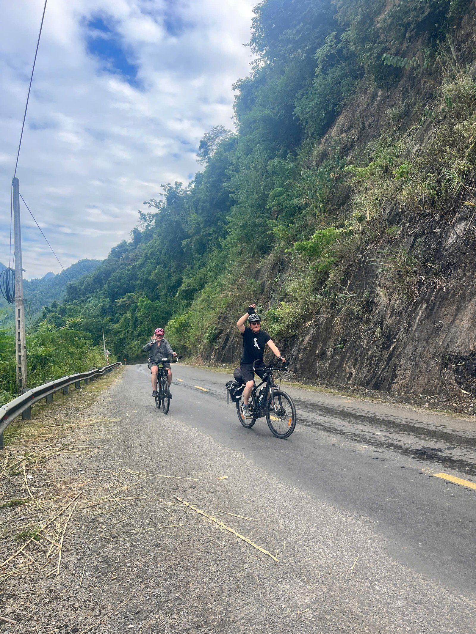 Hanoi to Van Son Cycling Tour 3 Days: Explore the Roof of Muong Bi